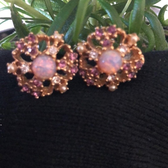 Vintage‎ clip-on earrings - Picture 3 of 3
